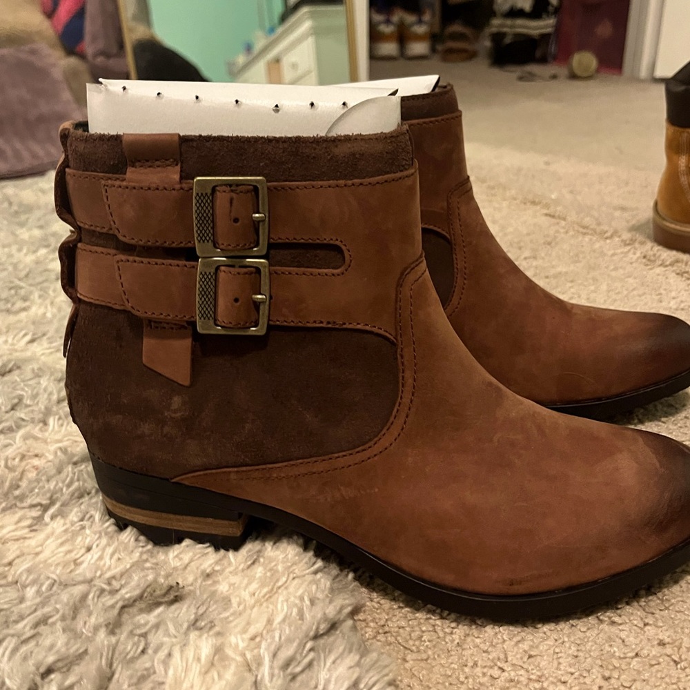 Sorel Women's Brown Suede Ankle Booties with Buckle/Whiskey